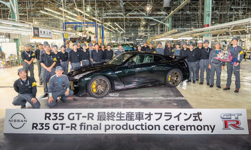 Godzilla Retires: Final Nissan GT-R R35 Rolls Off The Production Line Godzilla Retires: Final Nissan GT-R R35 Rolls Off The Production Line