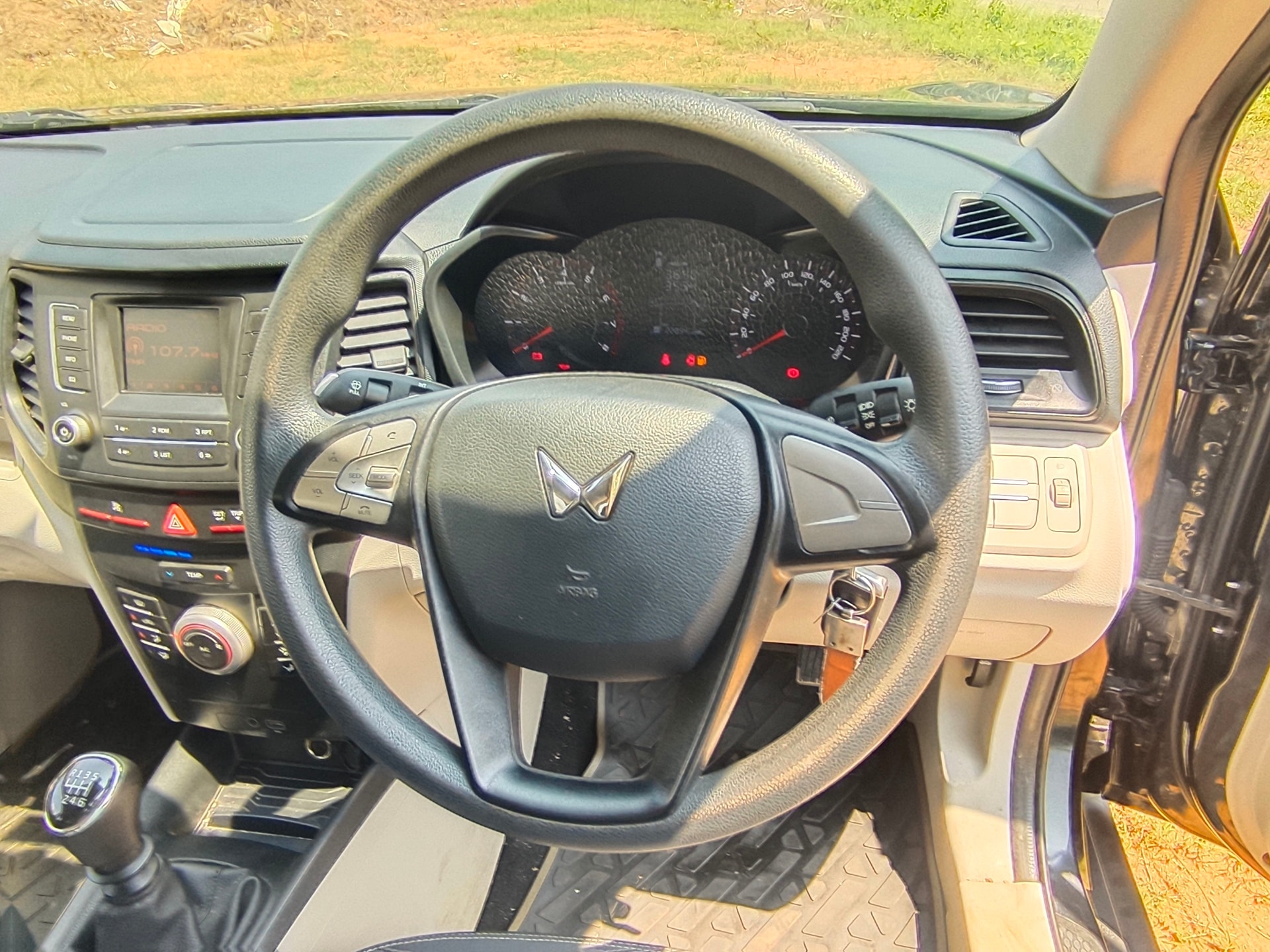 Used 2023 Mahindra XUV300 Used 2023 Mahindra XUV300