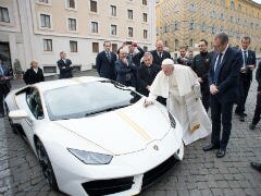 Pope Francis' Custom Lamborghini Huracan Auctioned For Rs. 5.76 Crore Pope Francis' Custom Lamborghini Huracan Auctioned For Rs. 5.76 Crore