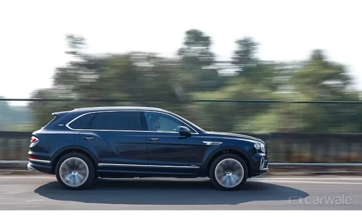 Bentley Bentayga Right Side View Bentley Bentayga Right Side View