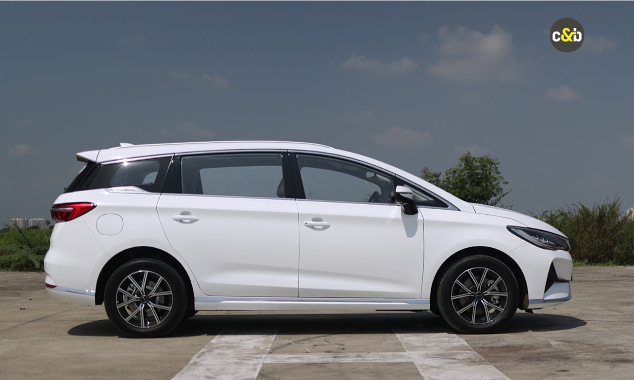 Byd Emax7 Sideview Byd Emax7 Sideview