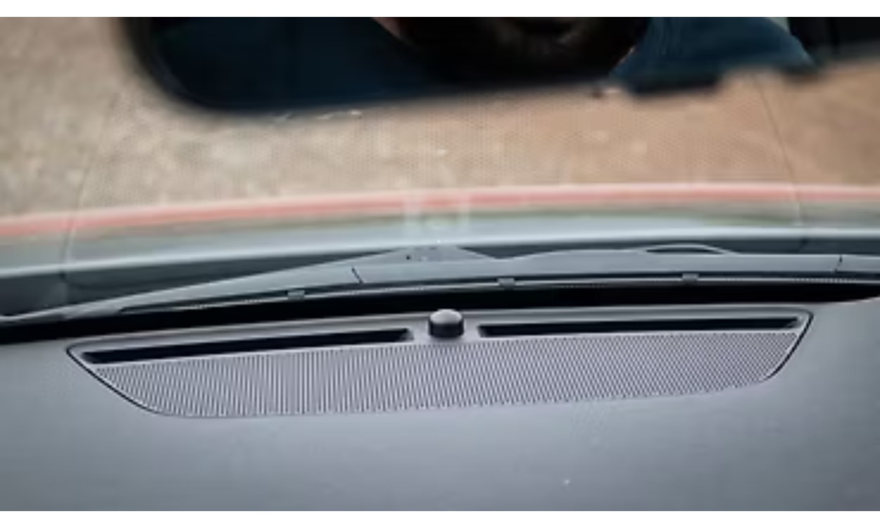 Discovery Sport Interior Central Dashboard Top Storage Speaker Discovery Sport Interior Central Dashboard Top Storage Speaker images