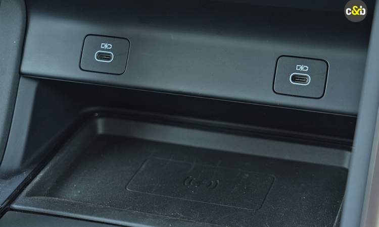 Land Rover Discovery Sport Charging Point Land Rover Discovery Sport Charging Point images