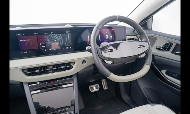 Mahindra Xev 9e Steering Mahindra Xev 9e Steering