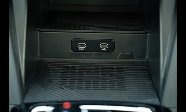 Mahindra Xev 9e USB Port Mahindra Xev 9e USB Port