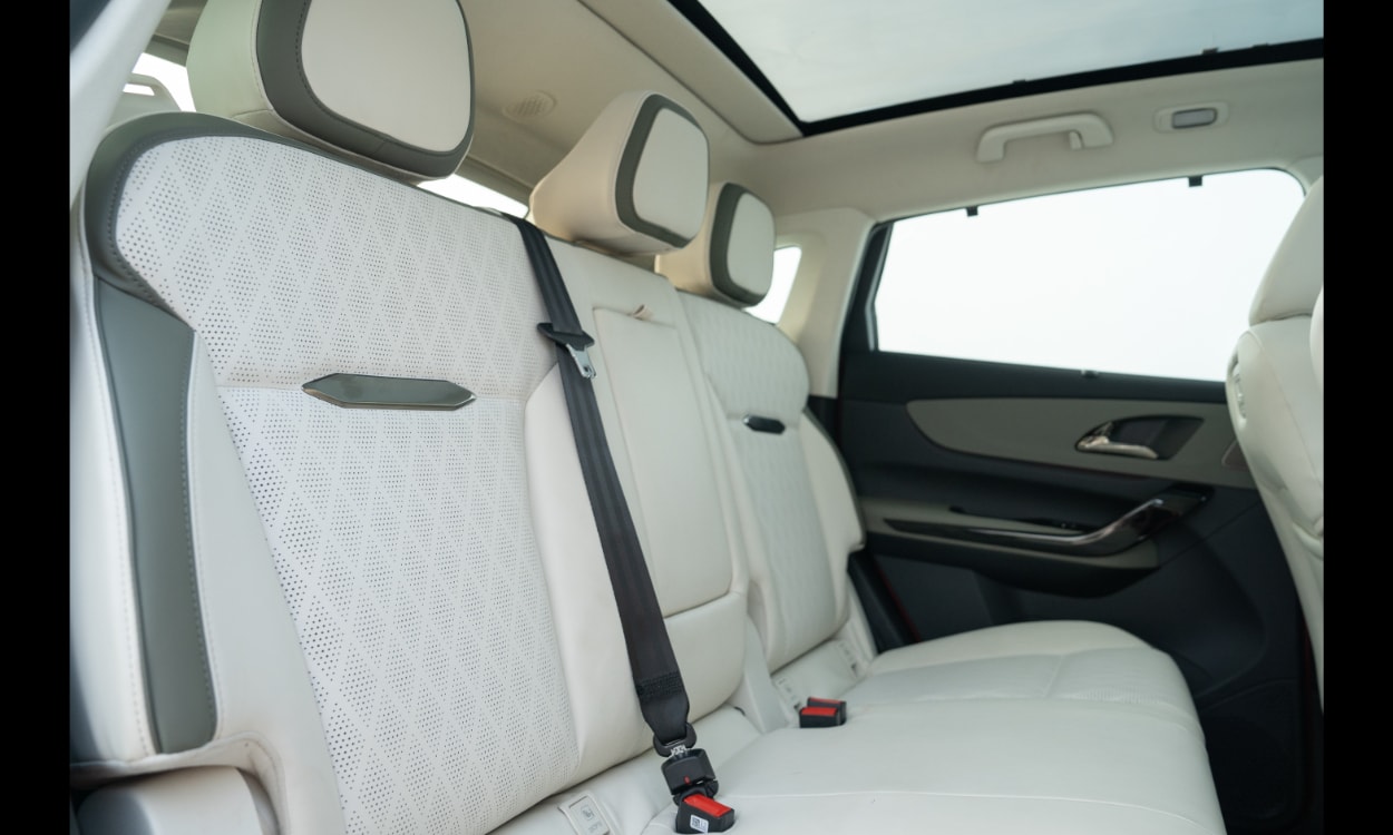 mahindra xev 9e Dualtone mahindra xev 9e Dualtone images