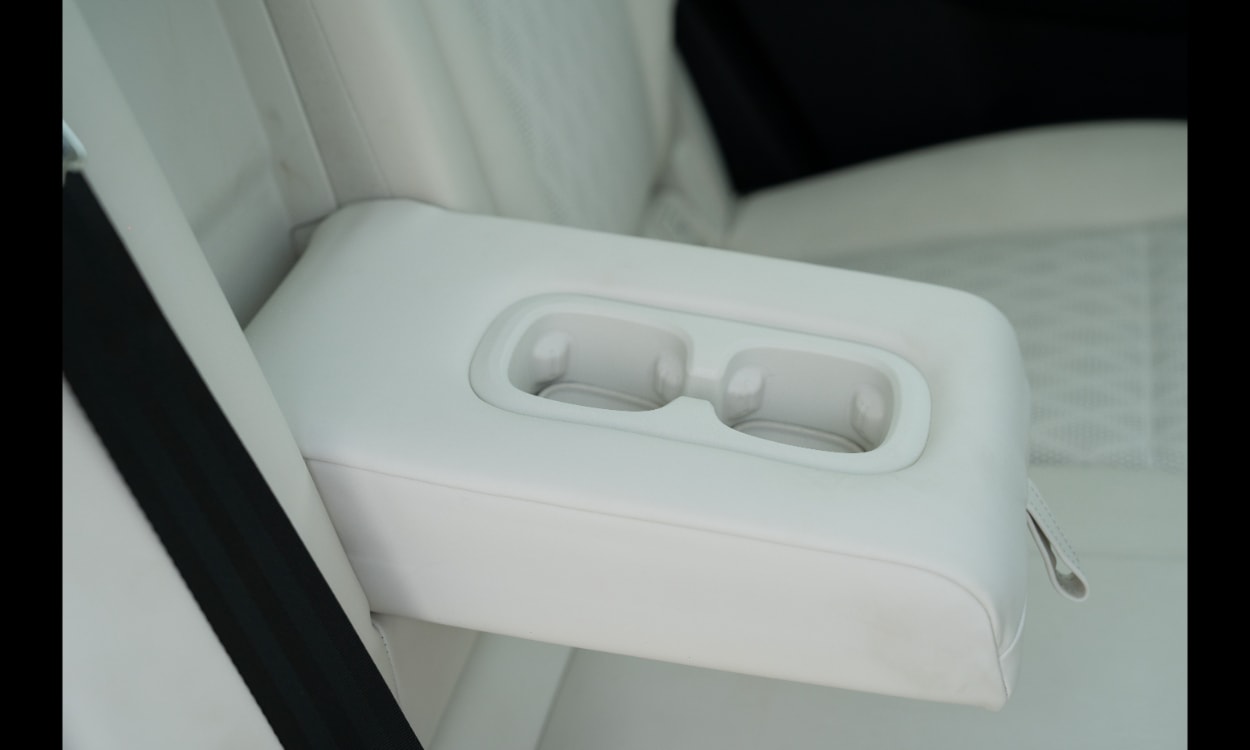 mahindra xev 9e cupholder mahindra xev 9e cupholder images