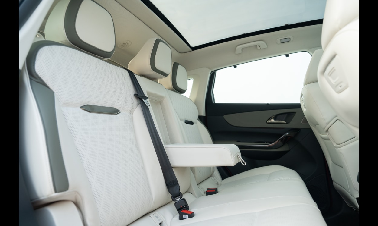 mahindra xev 9e Dual tone interiors mahindra xev 9e Dual tone interiors images