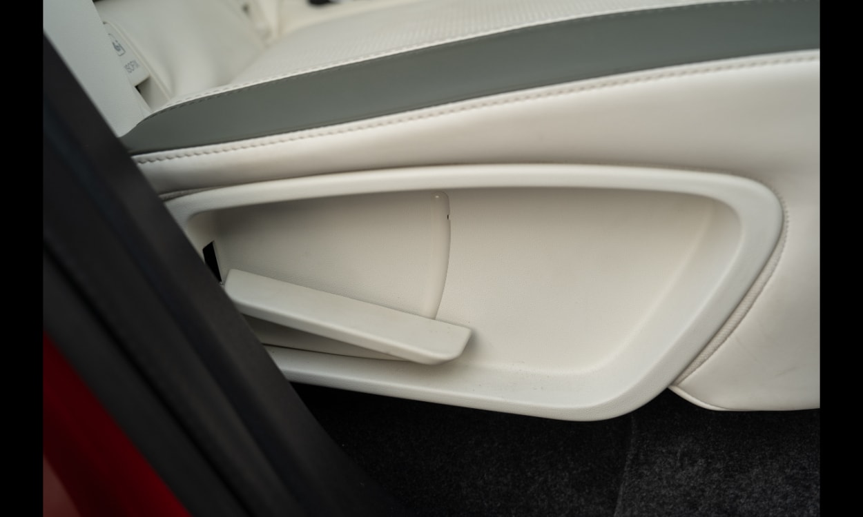 storage in door mahindra xev 9e storage in door mahindra xev 9e images