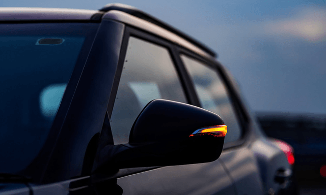 Mahindra Xuv400 Turn Indicators Mahindra Xuv400 Turn Indicators