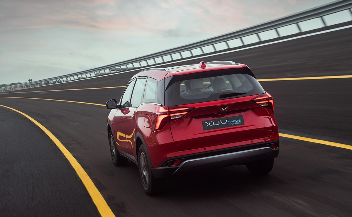 Mahindra Xuv 700 Track Rearview Mahindra Xuv 700 Track Rearview