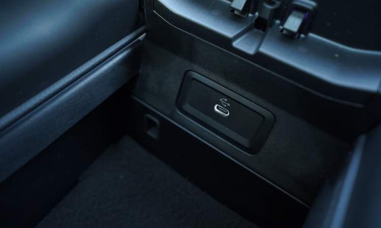 Mercedes Benz E Features Mercedes Benz E Features