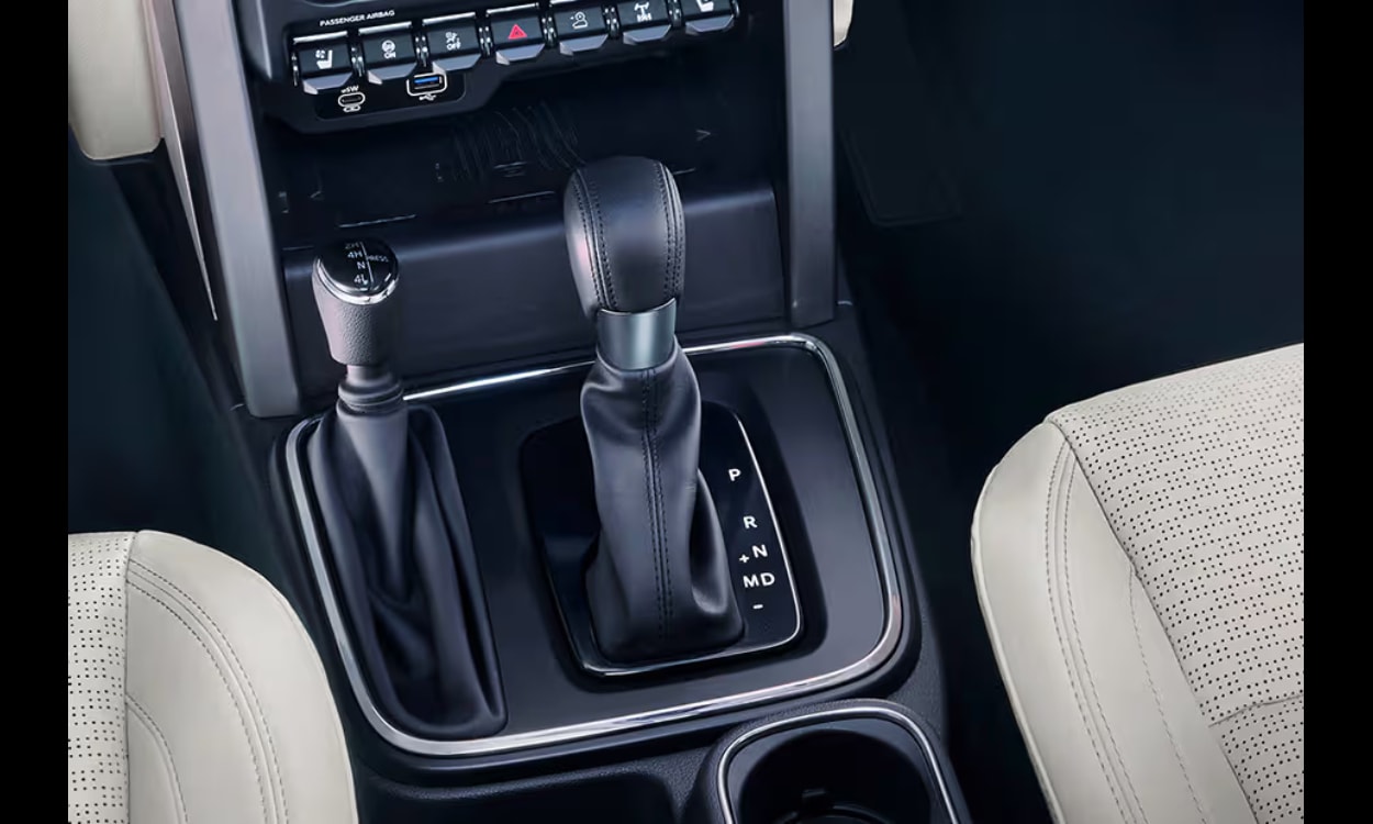 Mahindra thar roxx gear Shifter Mahindra thar roxx gear Shifter images