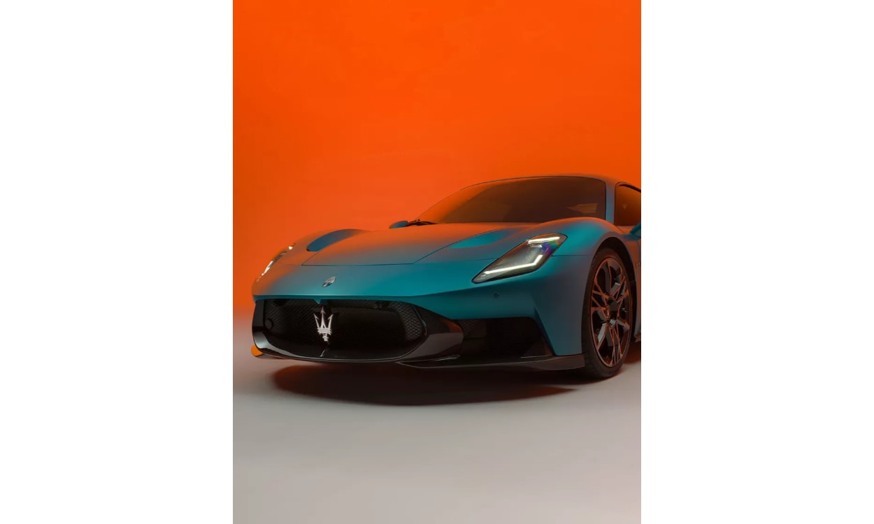 Mcpura Front Right View Red Background Mobile Mcpura Front Right View Red Background Mobile