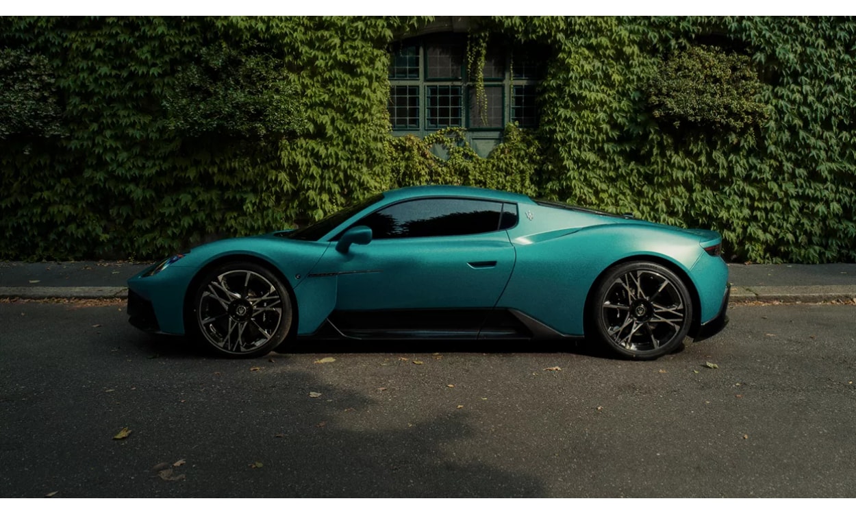 Mcpura Right Side View Green Background Desktop Mcpura Right Side View Green Background Desktop