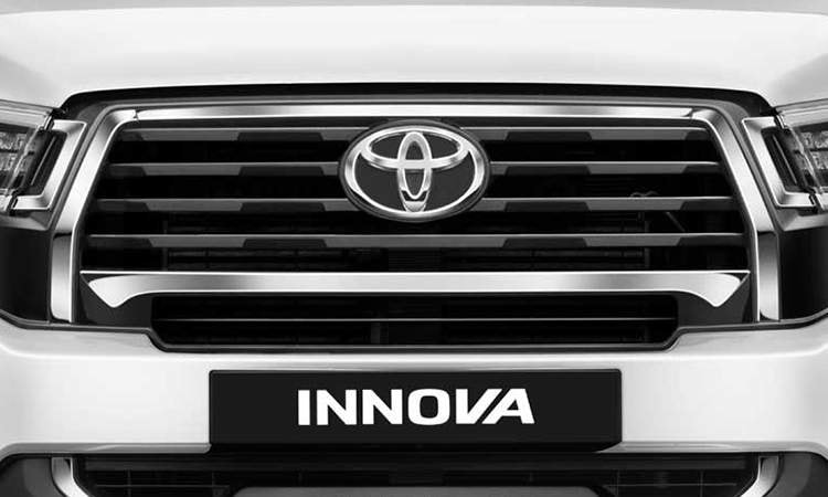 Innova Crysta Imposing Chrome Surround Piano Black Grille Innova Crysta Imposing Chrome Surround Piano Black Grille