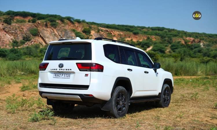 2025 Toyota Land Cruiser 300 Gr Sport Rear Look 2025 Toyota Land Cruiser 300 Gr Sport Rear Look images