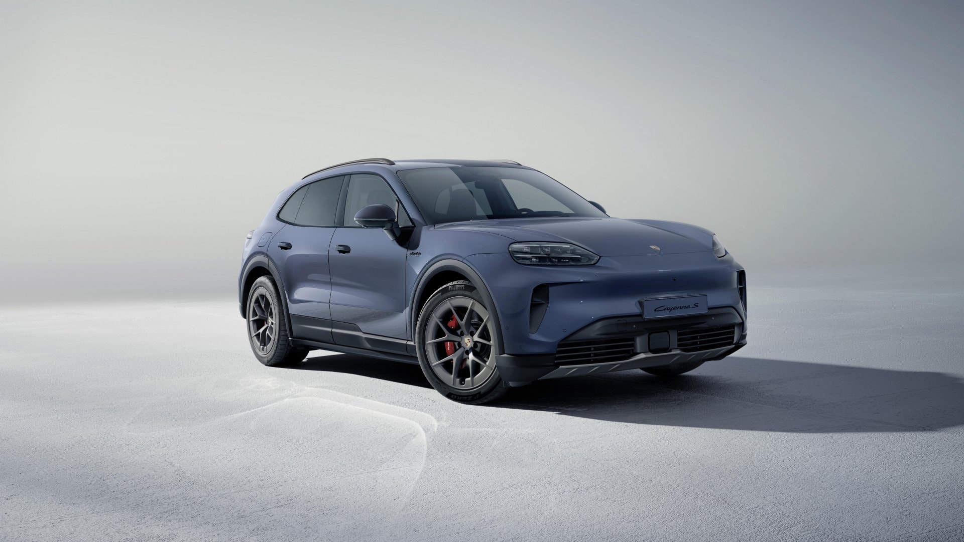 Porsche Cayenne S Electric Breaks Cover With 666bhp and 653kms Porsche Cayenne S Electric Breaks Cover With 666bhp and 653kms