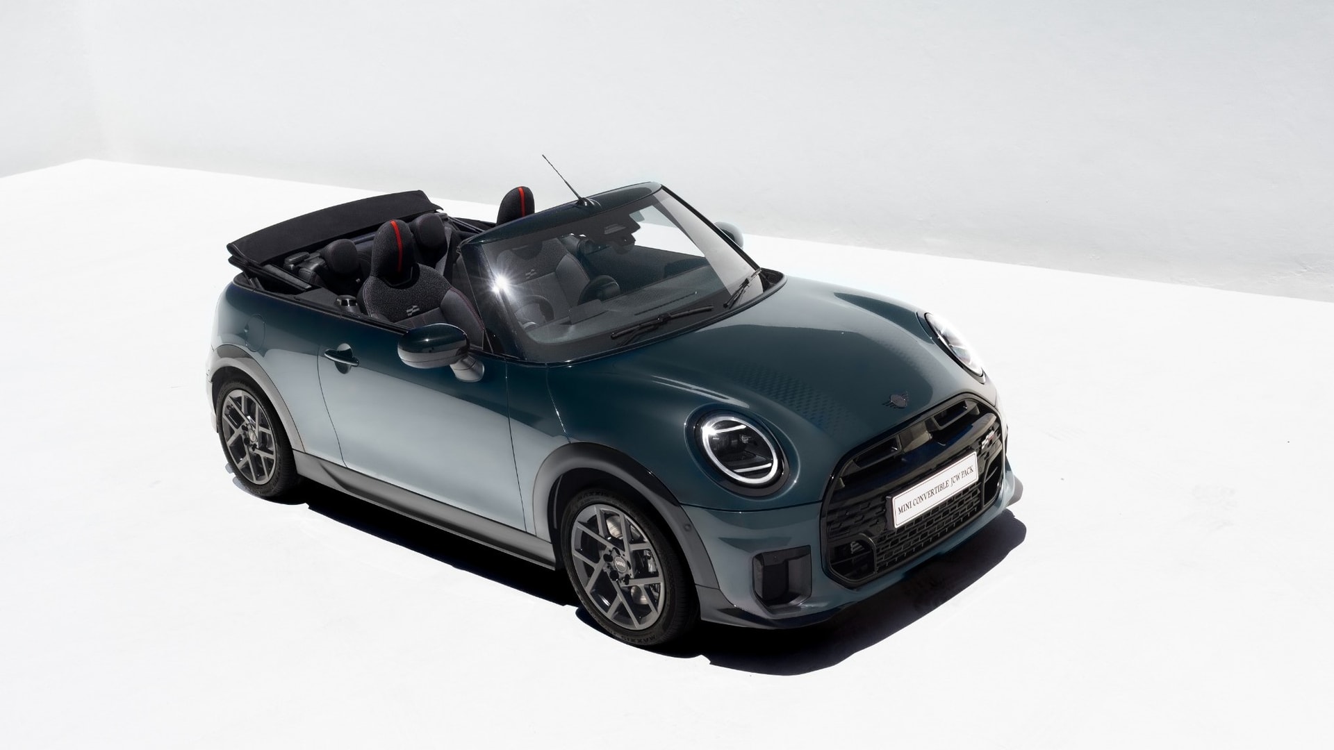 Mini Convertible JCW Pack Launched In India At Rs 61.5 Lakh; Available In Limited Numbers Mini Convertible JCW Pack Launched In India At Rs 61.5 Lakh; Available In Limited Numbers