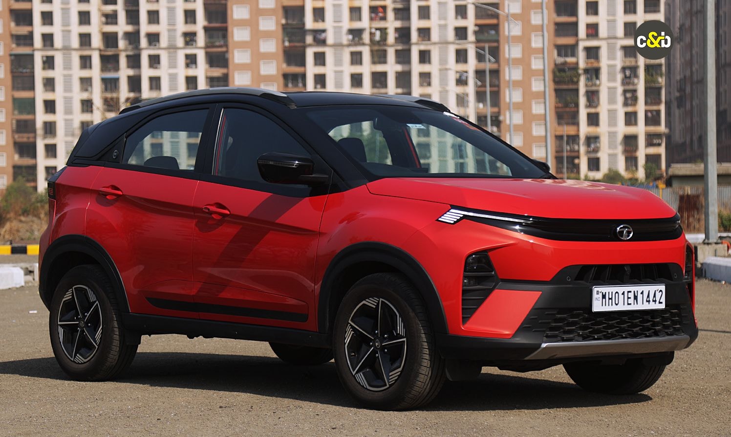 Tata Nexon Petrol, Diesel Now Gets A Panoramic Sunroof On Top Variants Tata Nexon Petrol, Diesel Now Gets A Panoramic Sunroof On Top Variants