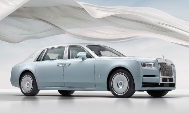 New Rolls-Royce Phantom Scintilla Pays Tribute To The Spirit Of Ecstasy Mascot New Rolls-Royce Phantom Scintilla Pays Tribute To The Spirit Of Ecstasy Mascot