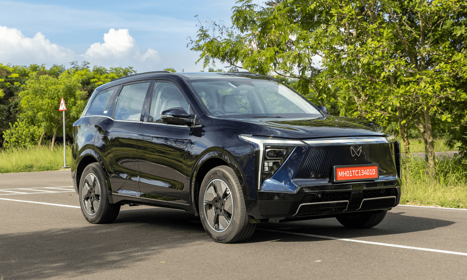 Mahindra XEV 9S: Variants, Features, Prices Explained Mahindra XEV 9S: Variants, Features, Prices Explained