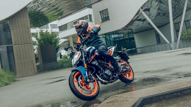 KTM 160 Duke Launched At Rs. 1.85 Lakh KTM 160 Duke Launched At Rs. 1.85 Lakh