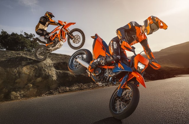 2026 KTM 690 Enduro R, 690 SMC R Unveiled 2026 KTM 690 Enduro R, 690 SMC R Unveiled