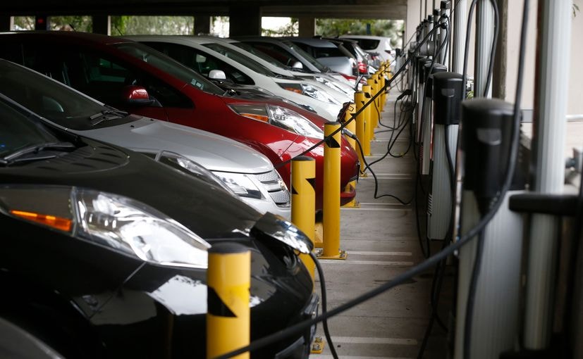 Delhi Government Planning To Install Over 5,000 Kerbside EV Charging Points In Next 3 Years Delhi Government Planning To Install Over 5,000 Kerbside EV Charging Points In Next 3 Years