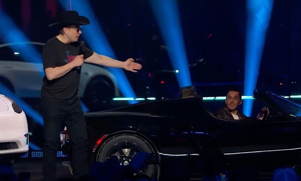 Elon Musk’s Chief Of Staff Could Be Fired By Tesla For Suspicious Order Of Special Glass Elon Musk’s Chief Of Staff Could Be Fired By Tesla For Suspicious Order Of Special Glass