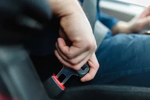 Karnataka Government Mandates Wearing Seatbelts In Passenger Vehicles; Offenders To Be Fined Karnataka Government Mandates Wearing Seatbelts In Passenger Vehicles; Offenders To Be Fined