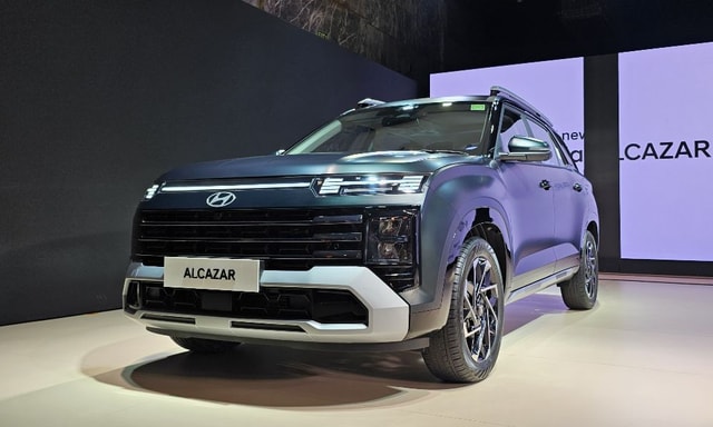 Hyundai Alcazar Facelift: Variants, Features, Prices Explained Hyundai Alcazar Facelift: Variants, Features, Prices Explained