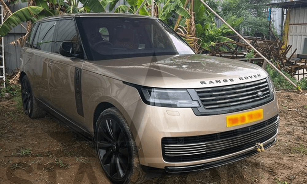 Mahesh Babu Purchases Gold-Hued Range Rover SV Worth Over Rs 4 Crore Mahesh Babu Purchases Gold-Hued Range Rover SV Worth Over Rs 4 Crore