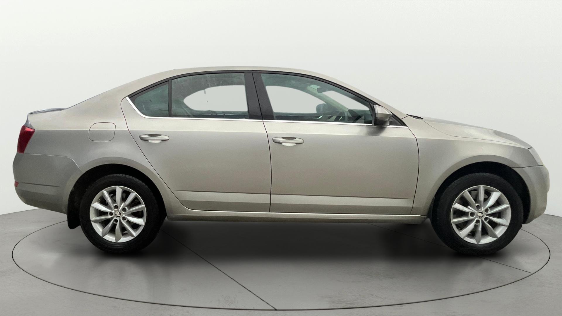View 2017 Skoda Octavia 1.4 Style TSI MT Image 9 Used 2017 Skoda Octavia 1.4 Style TSI MT Image 9