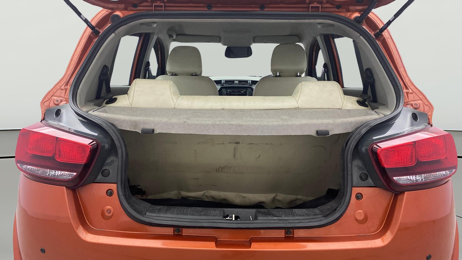 Used 2016 Mahindra KUV100 Used 2016 Mahindra KUV100