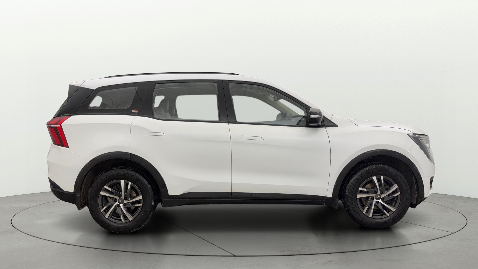 Used 2022 Mahindra XUV700 Used 2022 Mahindra XUV700