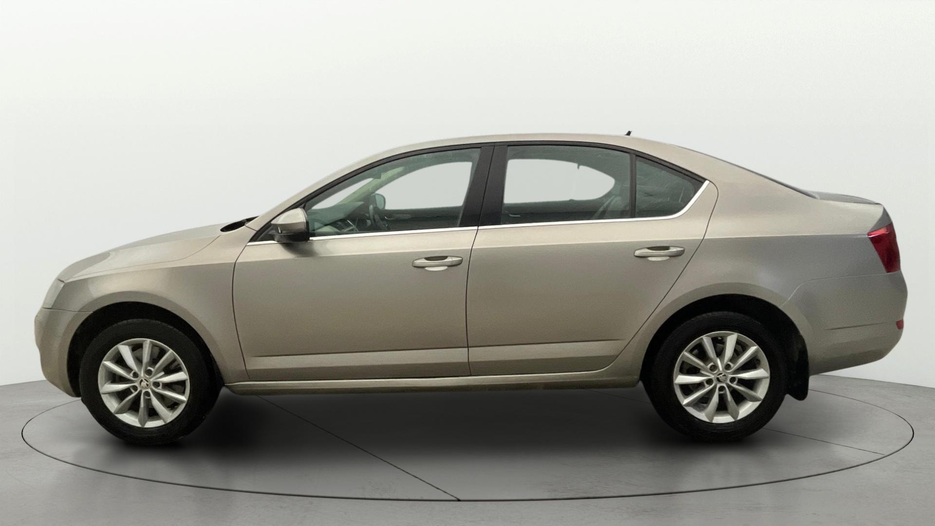 View 2017 Skoda Octavia 1.4 Style TSI MT Image 6 Used 2017 Skoda Octavia 1.4 Style TSI MT Image 6