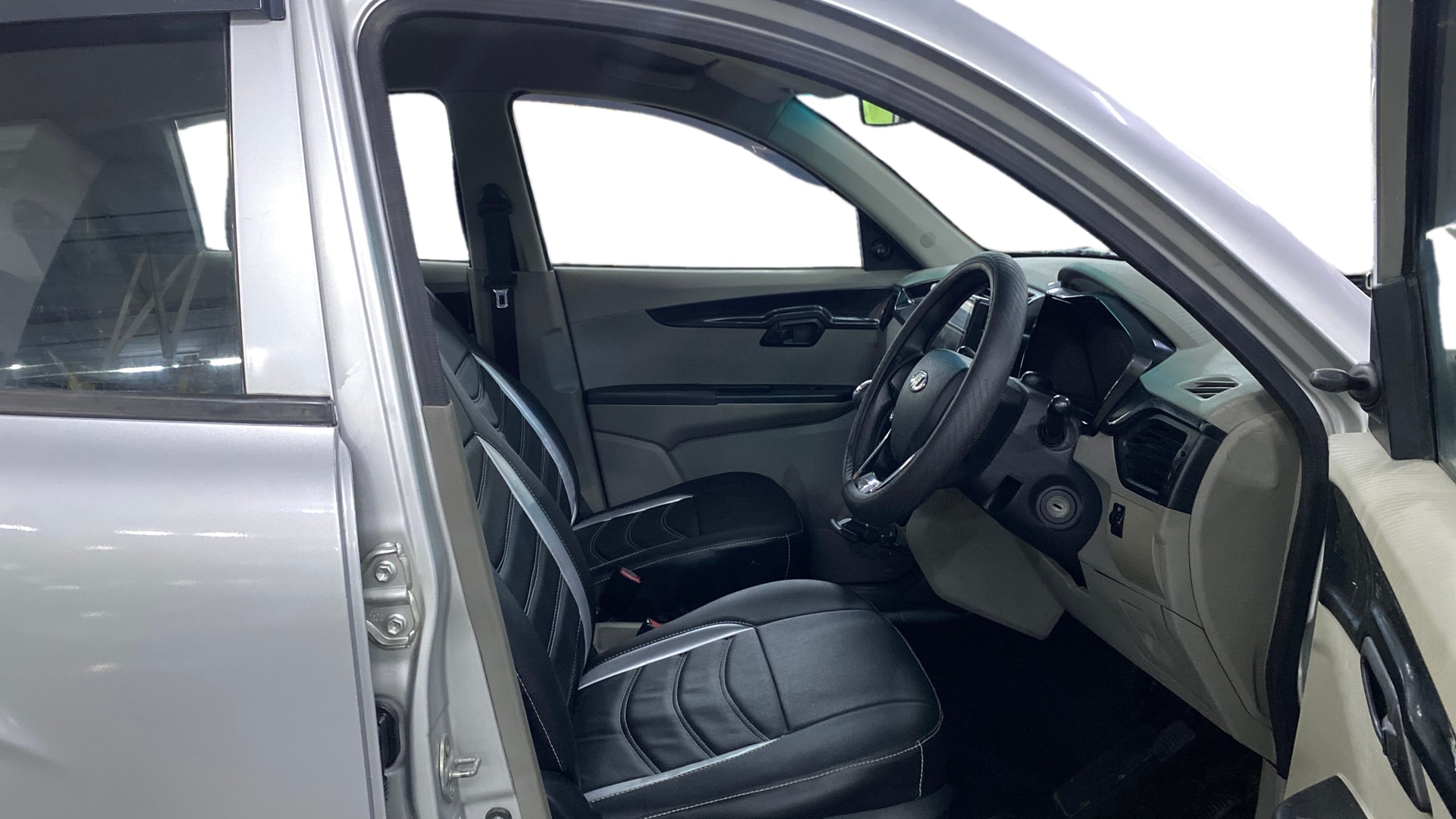 Used 2017 Mahindra KUV100 Used 2017 Mahindra KUV100