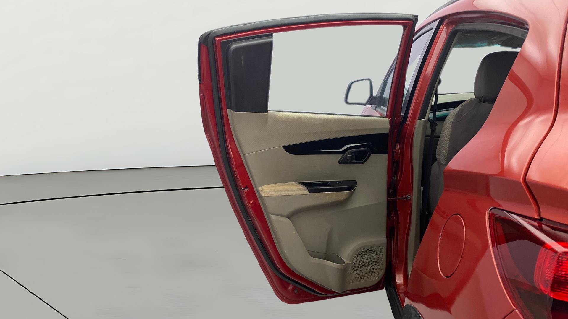 Used 2016 Mahindra KUV100 Used 2016 Mahindra KUV100