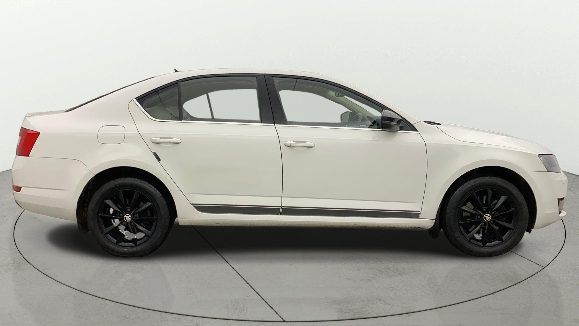 View 2017 Skoda Octavia 1.4 Style TSI MT Image 9 Used 2017 Skoda Octavia 1.4 Style TSI MT Image 9
