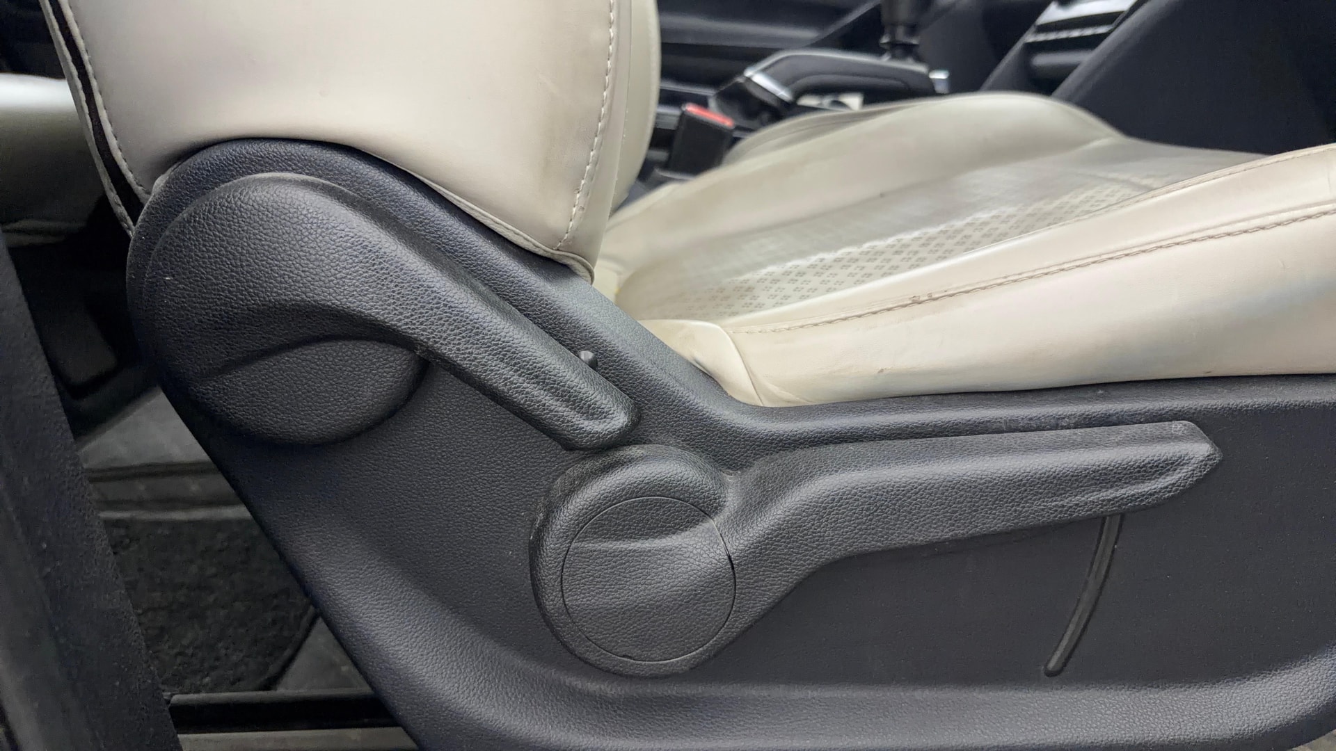 Used 2022 Mahindra XUV700 Used 2022 Mahindra XUV700