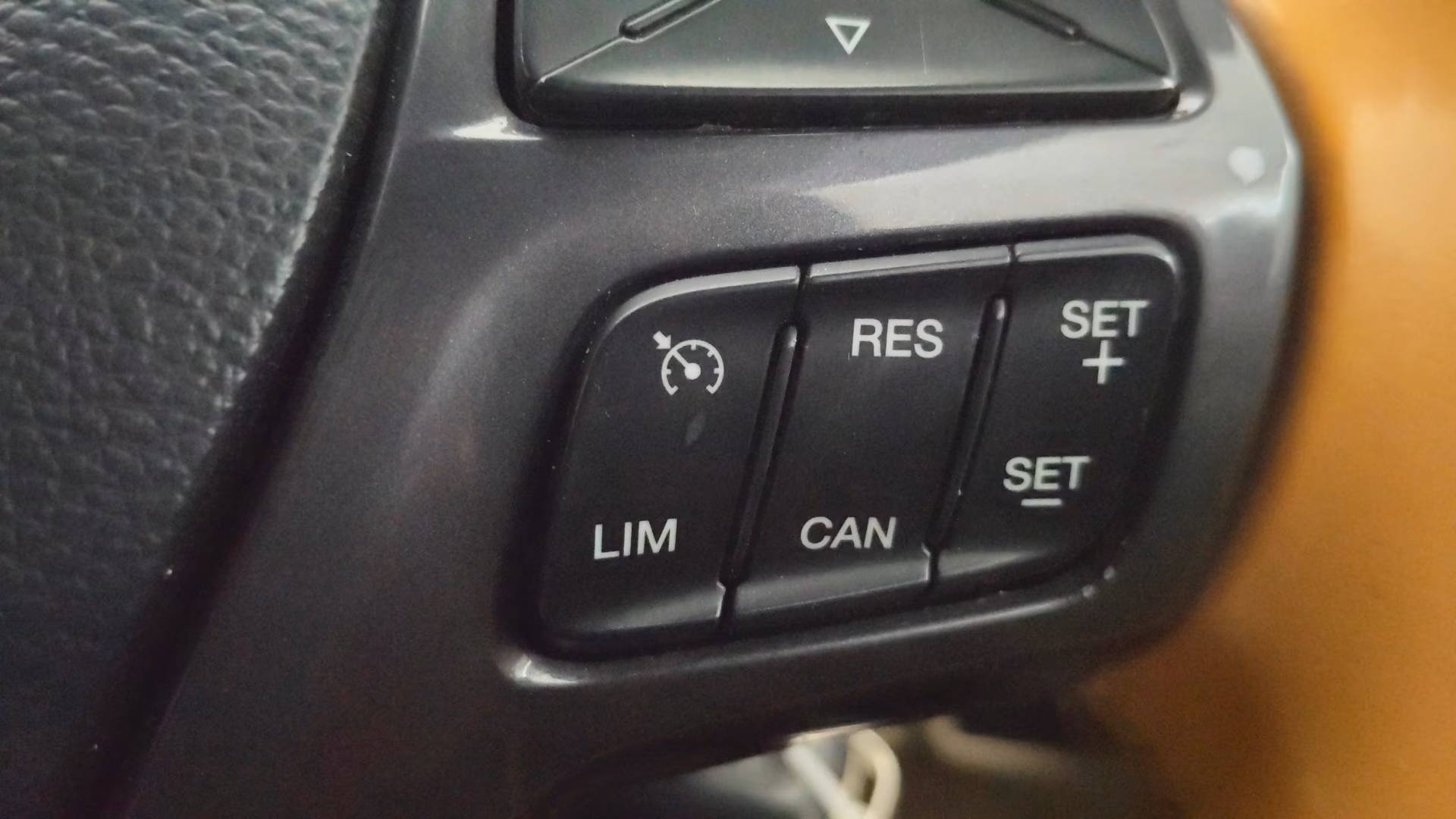 Used 2016 Ford Endeavour Used 2016 Ford Endeavour