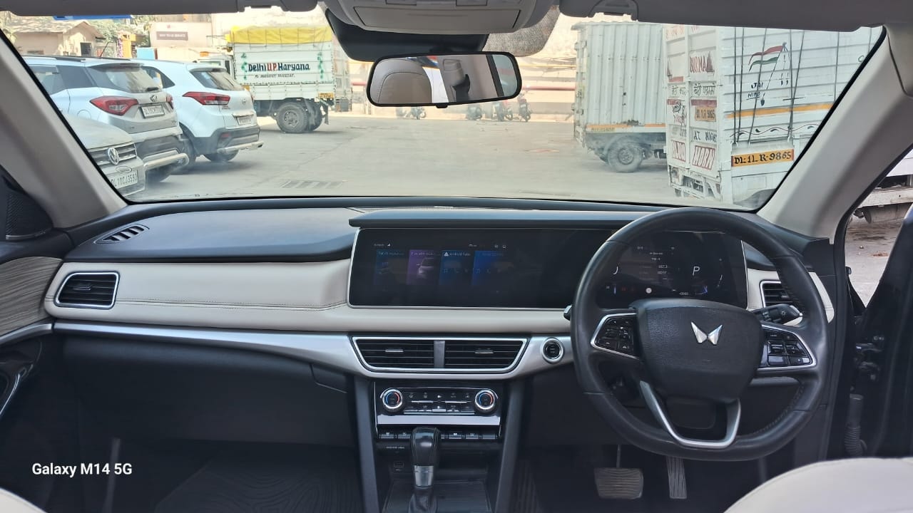 Used 2021 Mahindra XUV700 Used 2021 Mahindra XUV700