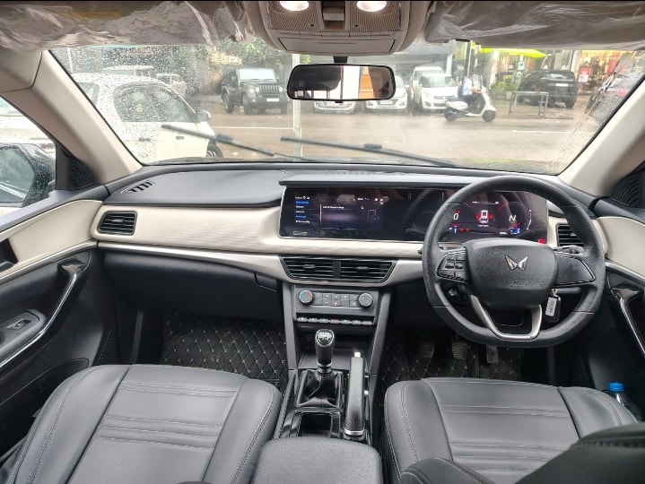 Used 2022 Mahindra XUV700 Used 2022 Mahindra XUV700