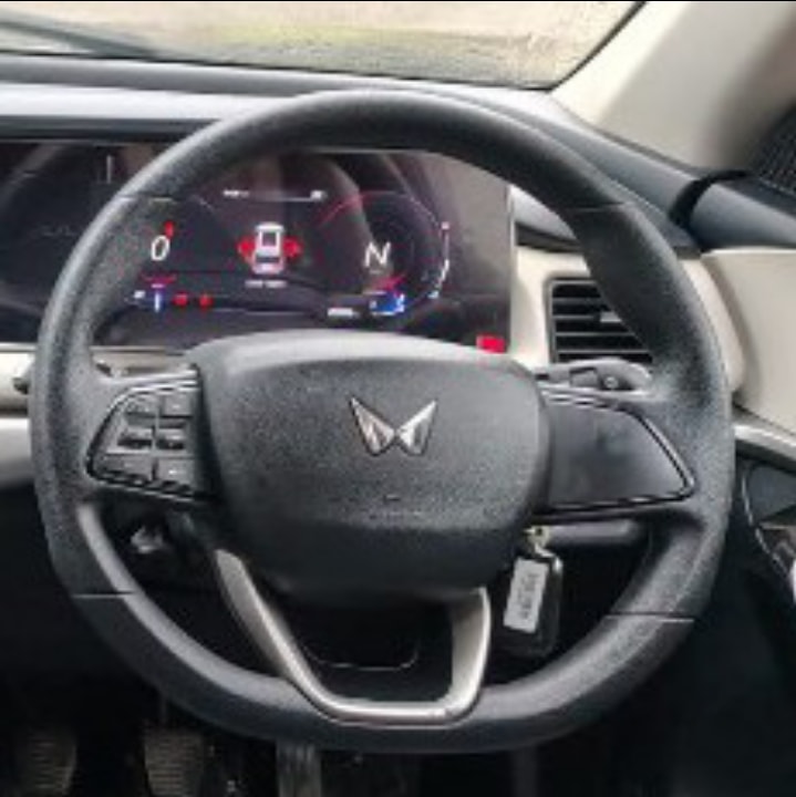 Used 2022 Mahindra XUV700 Used 2022 Mahindra XUV700