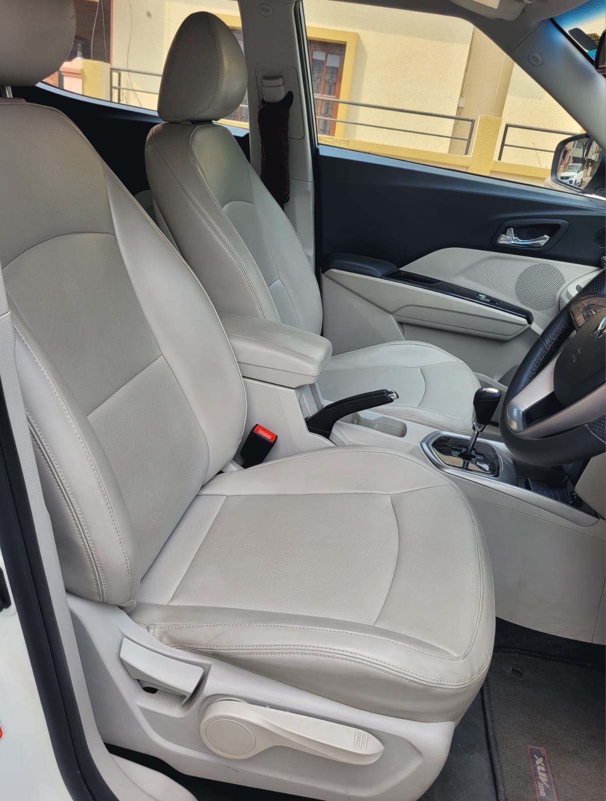 Used 2023 Mahindra XUV300 Used 2023 Mahindra XUV300