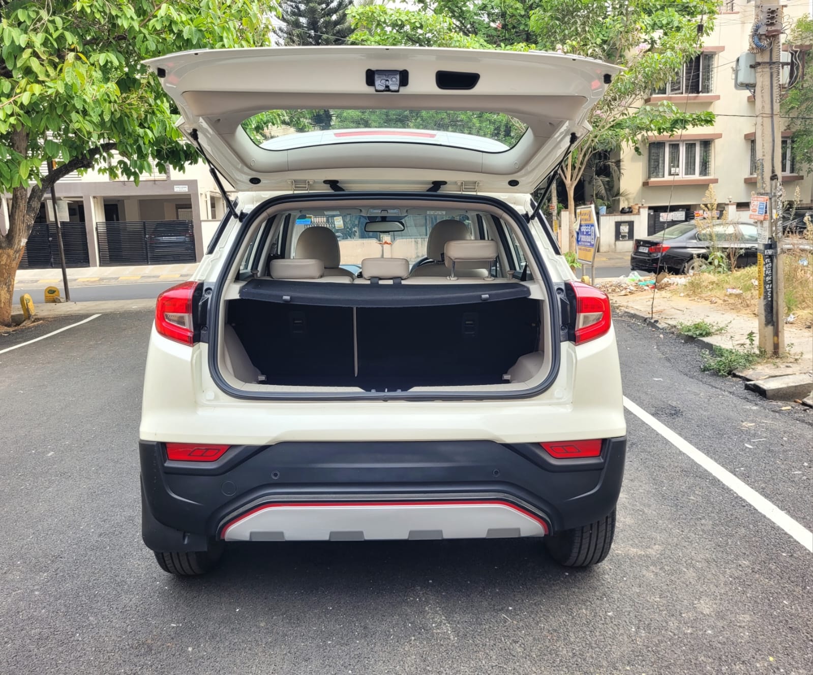 Used 2023 Mahindra XUV300 Used 2023 Mahindra XUV300