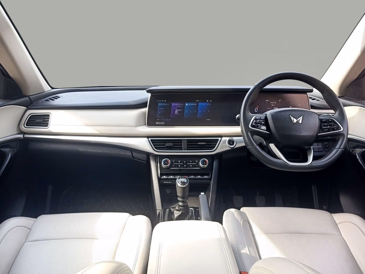 Used 2022 Mahindra XUV700 Used 2022 Mahindra XUV700