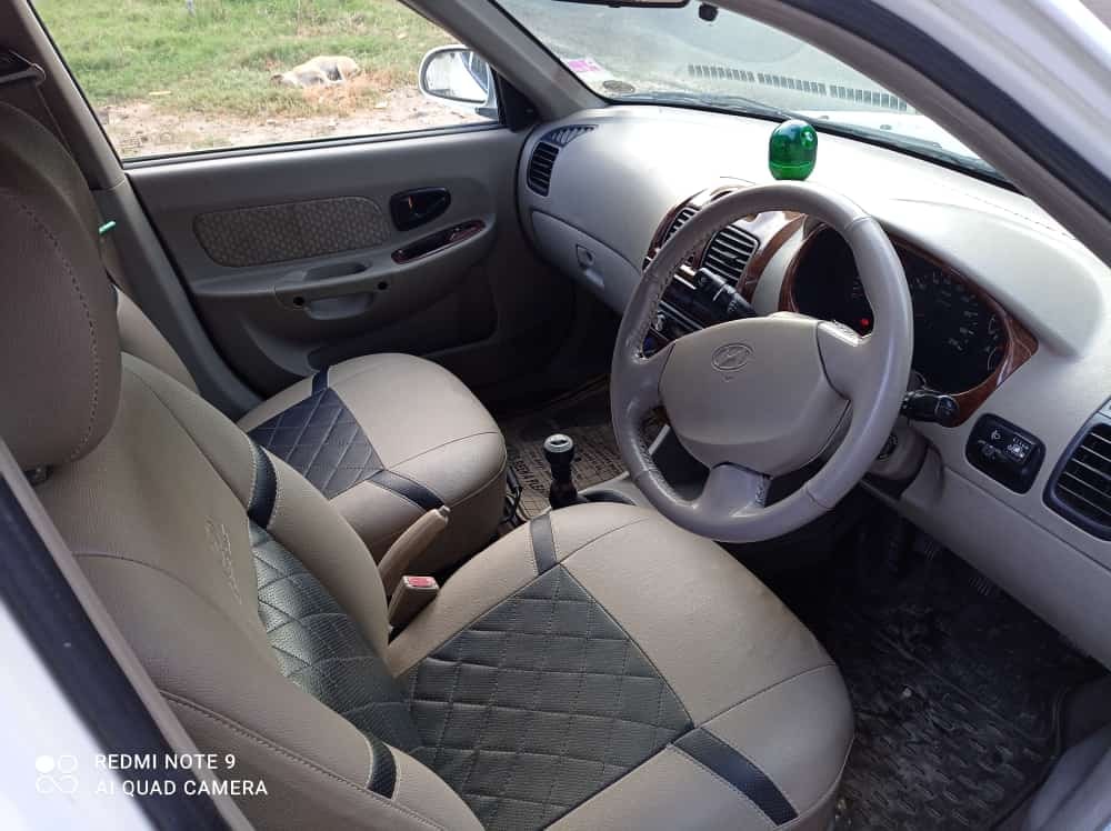 Accent image 13 Accent image 13