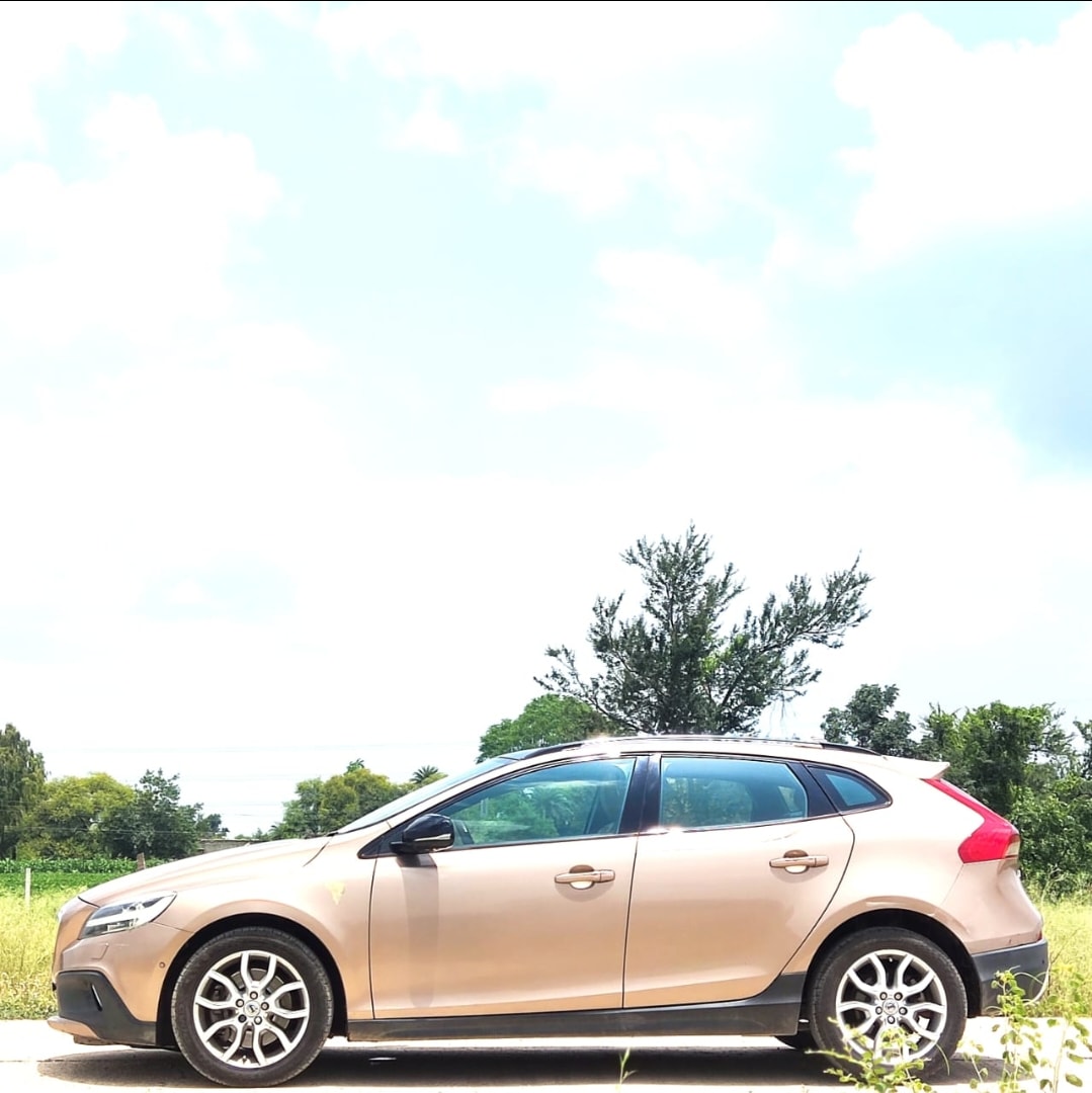 V40 Cross Country image 2 V40 Cross Country image 2